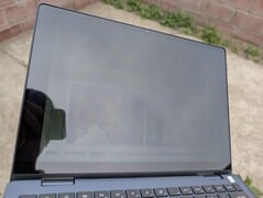 На открытом воздухе под солнечными лучами