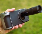 Обзор Vivo X200 Ultra с аксессуарами для фотокамеры. (Источник изображения: Маркус Хербрих)