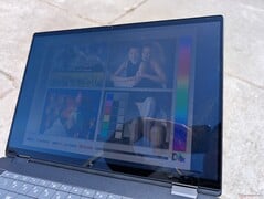 На открытом воздухе под солнечными лучами