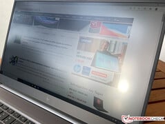 Поведение экрана на улице
