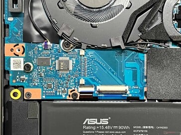 Слот для вторичного SSD (PCIe 4.0 x2)