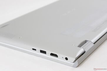 Для снятия дна достаточно отвёртки Philips