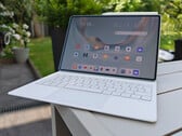 Обзор Huawei MatePad Pro 12.2 (2025): Матовый тандемный OLED с высокой яркостью
