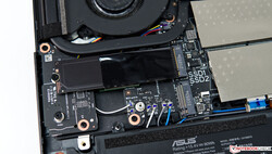 Заводской SSD установлен в первый слот