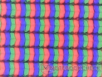 Под увеличением. Зернистости почти не видно