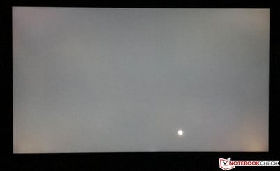 Виден небольшой засвет в углу экрана. Белая точка это курсор