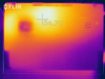 Температура днища корпуса, спустя час тестирования в Cinebench.