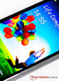 Дисплей также снабжён Super AMOLED технологией.