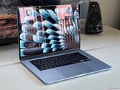 Apple Обзор MacBook Air 15 M4 - M4 с пассивным охлаждением сильно опережает конкурентов