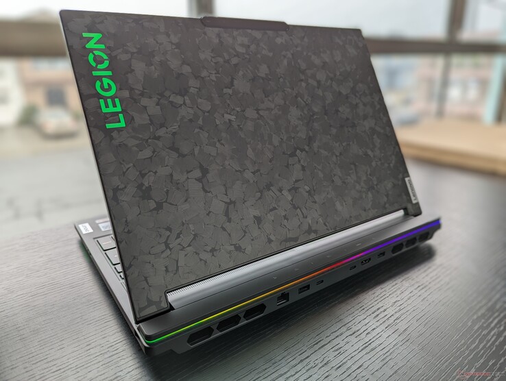 Lenovo Legion 9 16IRX8 Lenovo Legion 9 16IRX8