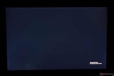 Минимальная утечка подсветки внизу экрана