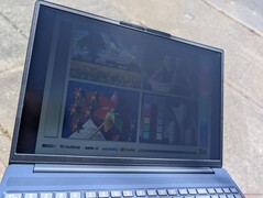 На открытом воздухе под солнечными лучами