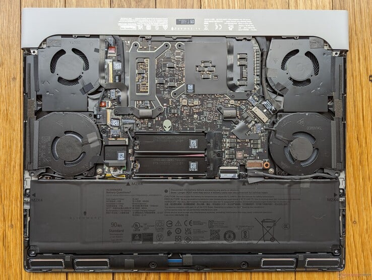 Alienware x16 R2